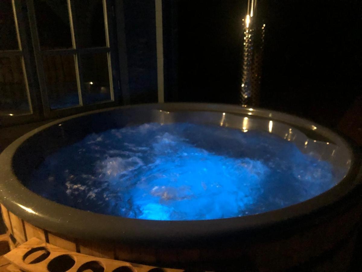 Highland Cabin - Relaxing Hot Tub إينفيرنيس المظهر الخارجي الصورة